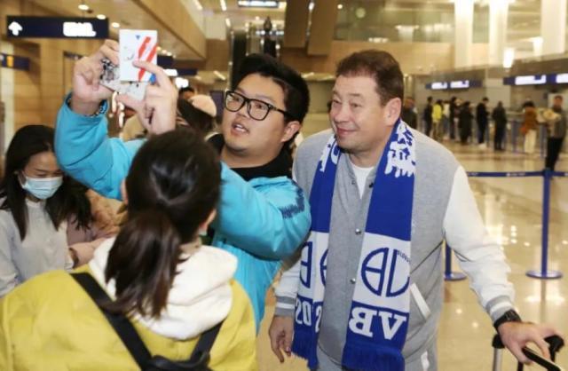 必发下载-申花新帅：执教申花任务艰巨 像涅波那样证明自己