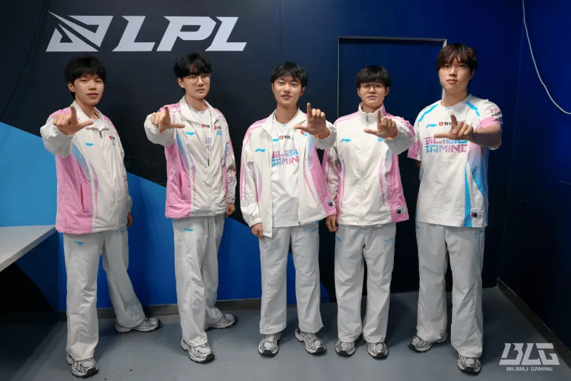 必发APP-战胜WBG后，BLG发布队员合影：继续精进！